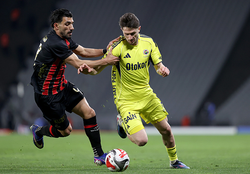 Avrupa devleri Fenerbahçe’nin yıldızını paylaşmıyor!