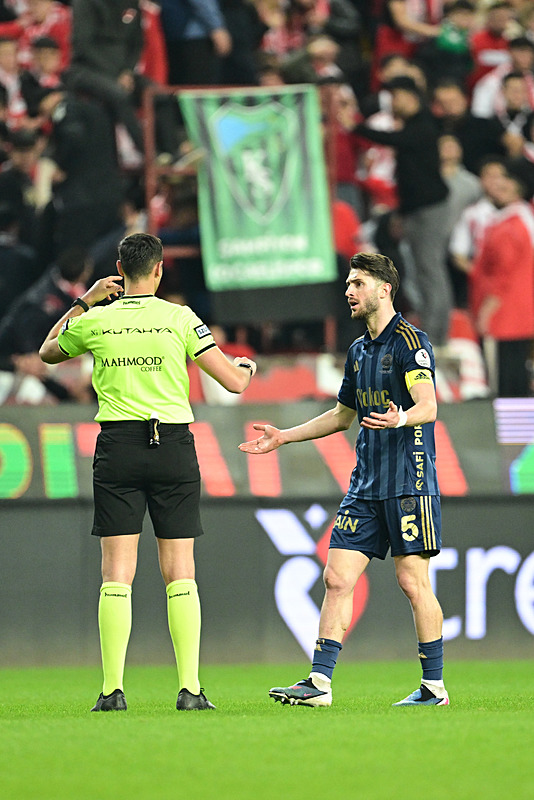 Avrupa devleri Fenerbahçe’nin yıldızını paylaşmıyor!