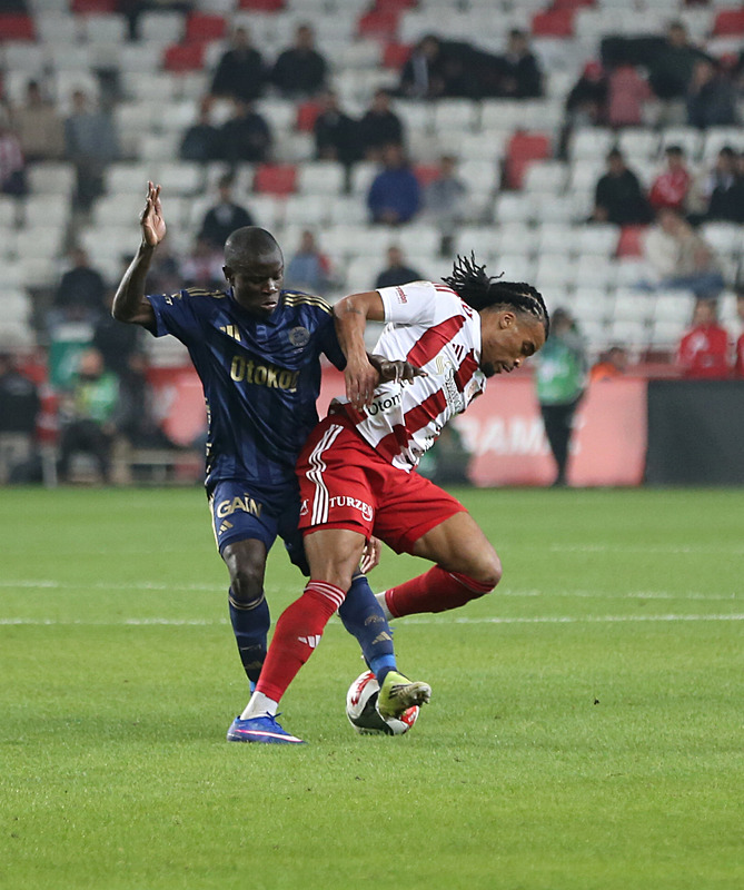 Fenerbahçe’de Kante’nin sözleşmesindeki bilinmeyen madde ortaya çıktı!