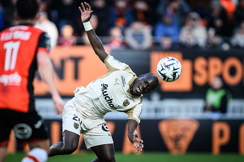 Fenerbahçe’den stoper harekatı! İşte hedefteki 2 yıldız