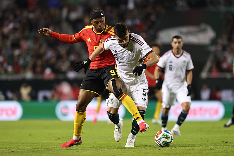 Fenerbahçe için santrfor transferinde kritik eşik! Dünya Kupası belirleyici olacak