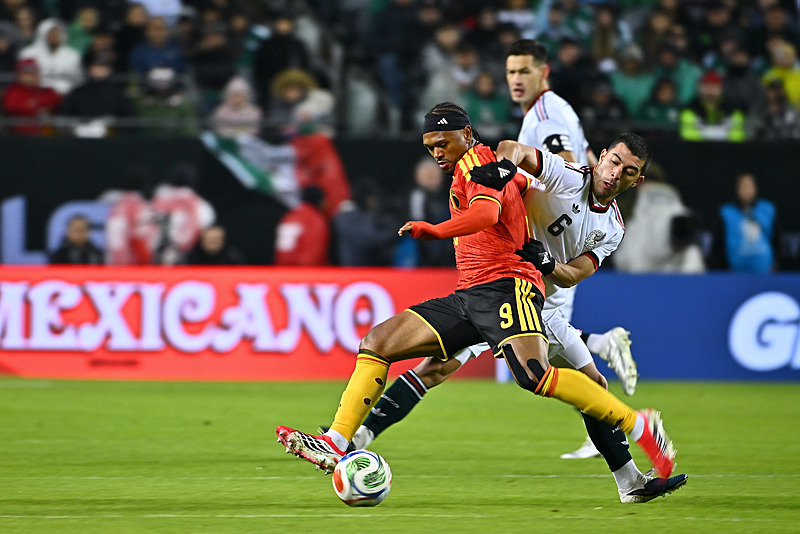 Fenerbahçe için santrfor transferinde kritik eşik! Dünya Kupası belirleyici olacak