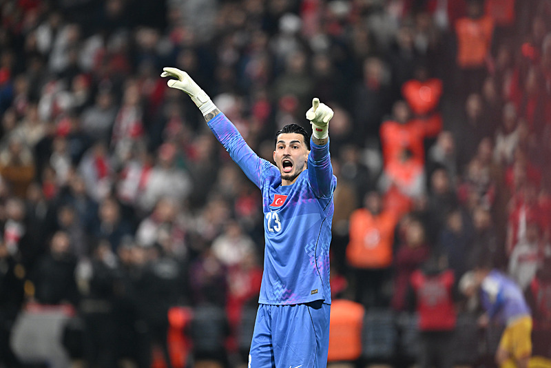 Galatasaray Uğurcan Çakır’ın bonservisini belirledi! Premier Lig’den talibi var