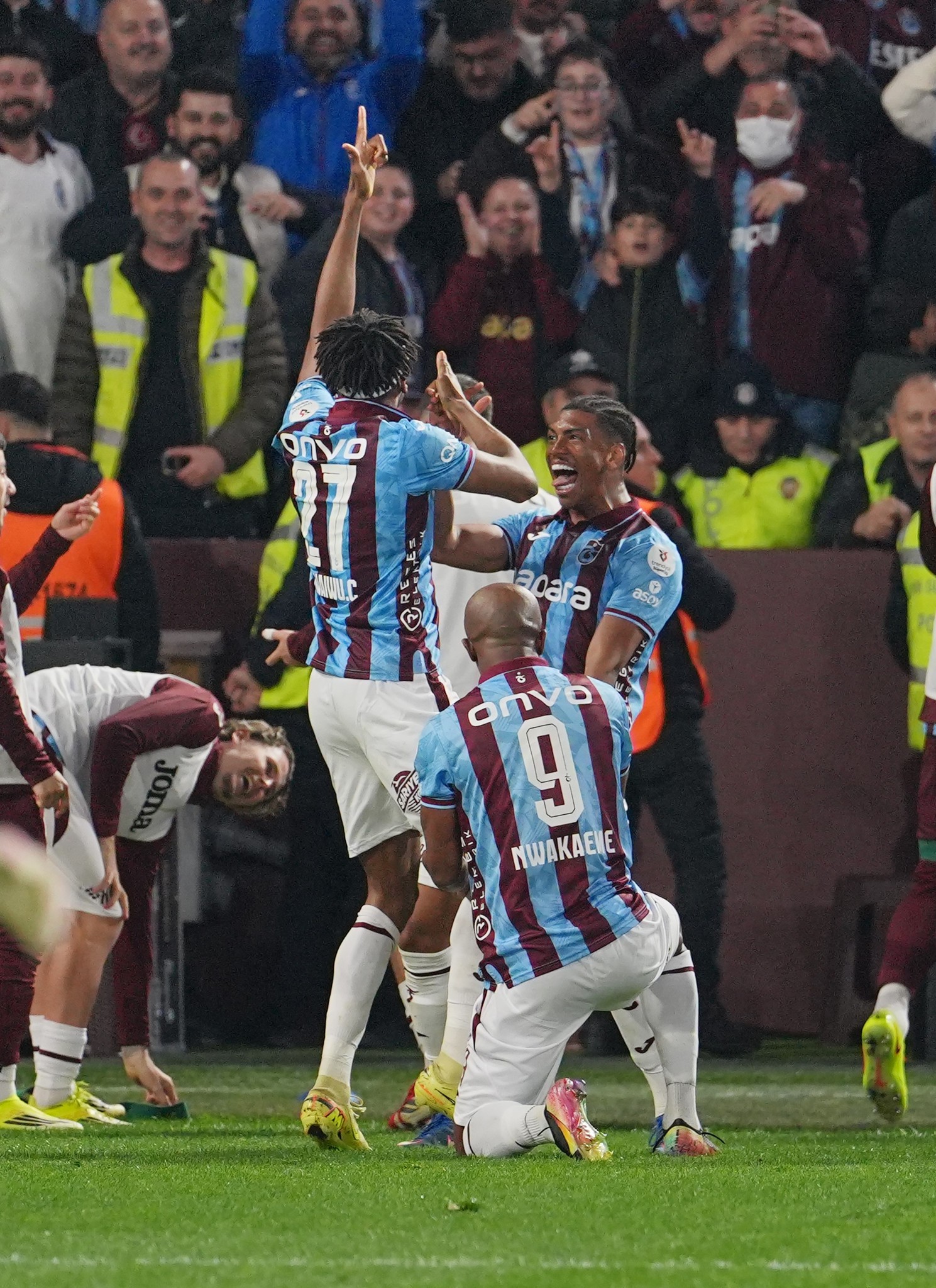 Spor yazarları Trabzonspor-Galatasaray maçını yorumladı: Şampiyonluk hayali kurdurttu!