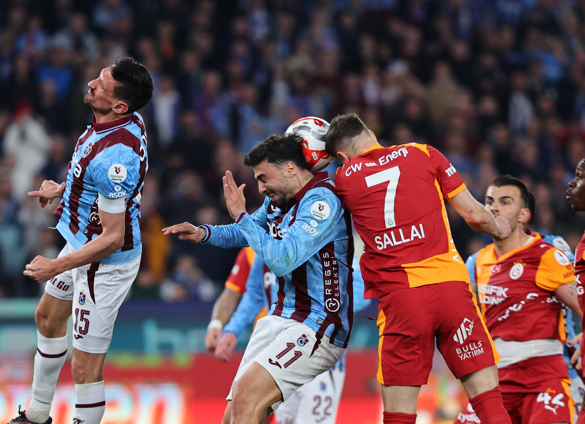 Spor yazarları Trabzonspor-Galatasaray maçını yorumladı: Şampiyonluk hayali kurdurttu!