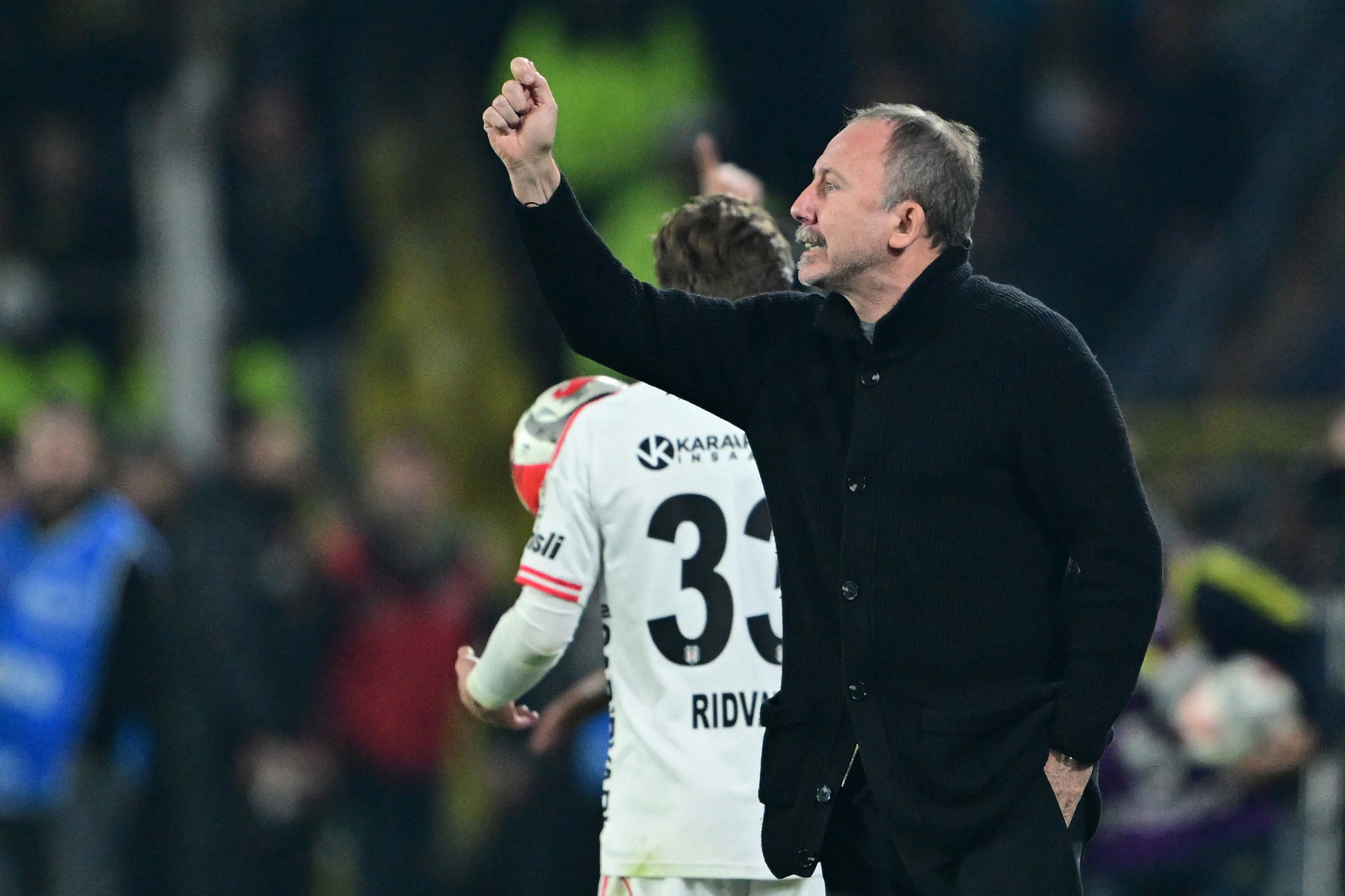 Spor yazarları Fenerbahçe-Beşiktaş maçını yorumladı: Galibiyet esas sorunu unutturmasın!