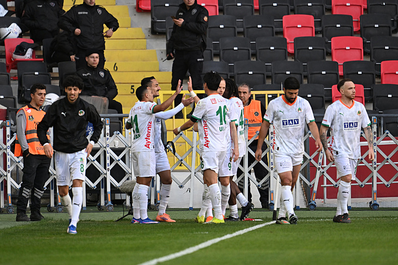 Yapay zekadan derbi sonrası Süper Lig için yeni şampiyonluk tahminleri