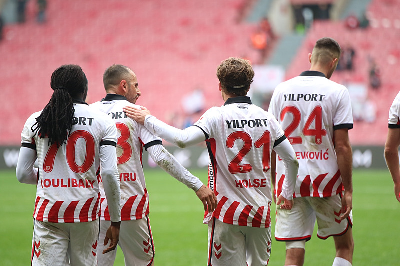 Yapay zekadan derbi sonrası Süper Lig için yeni şampiyonluk tahminleri