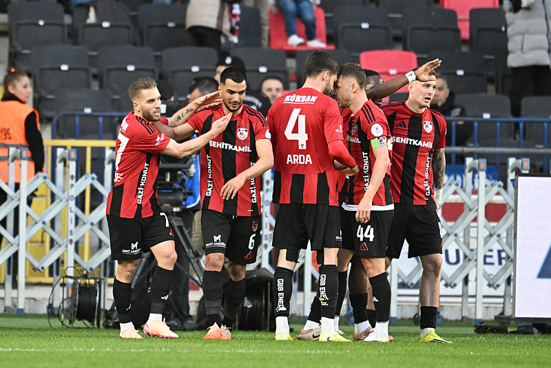 Yapay zekadan derbi sonrası Süper Lig için yeni şampiyonluk tahminleri