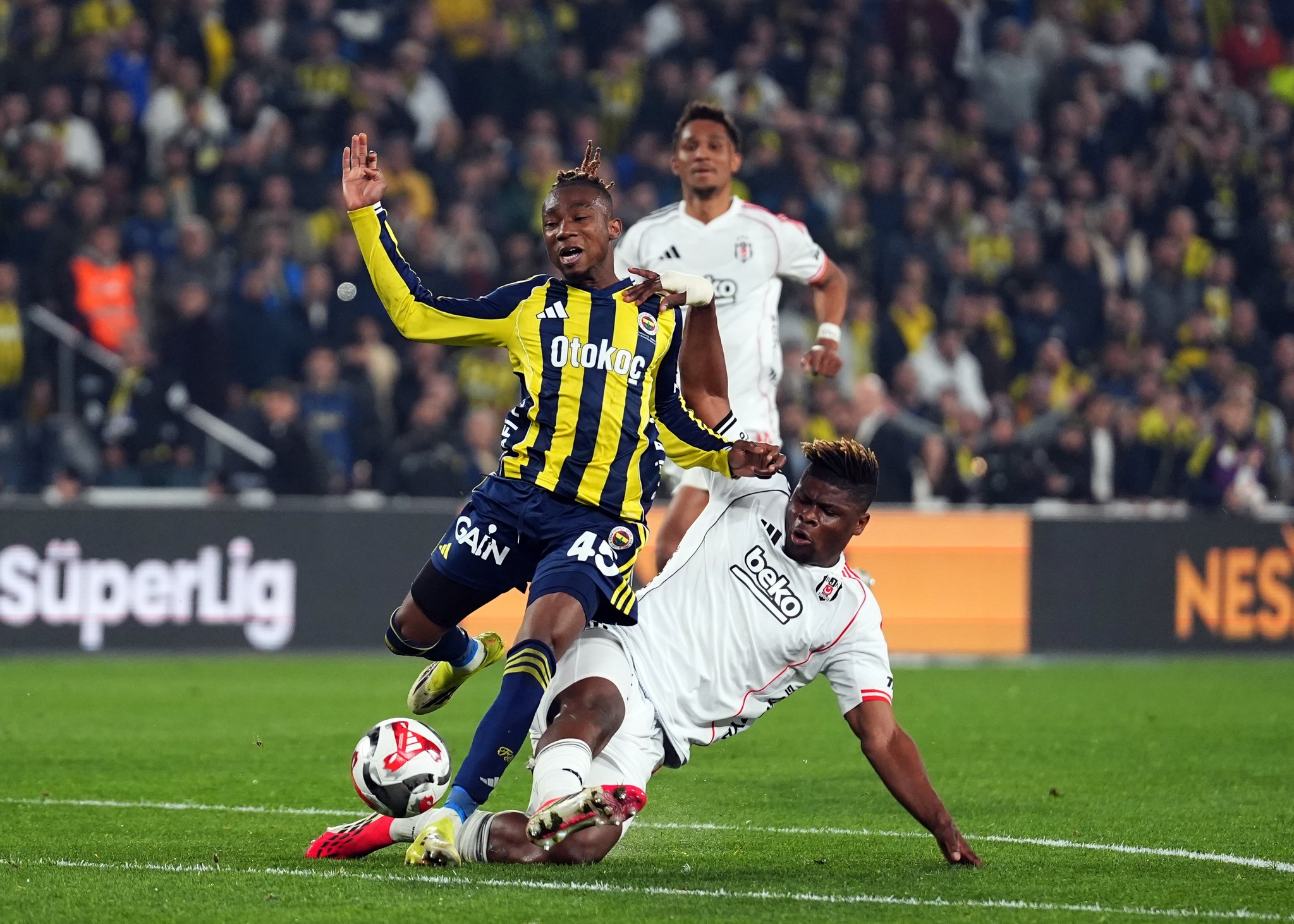Spor yazarları Fenerbahçe-Beşiktaş maçını yorumladı: Galibiyet esas sorunu unutturmasın!