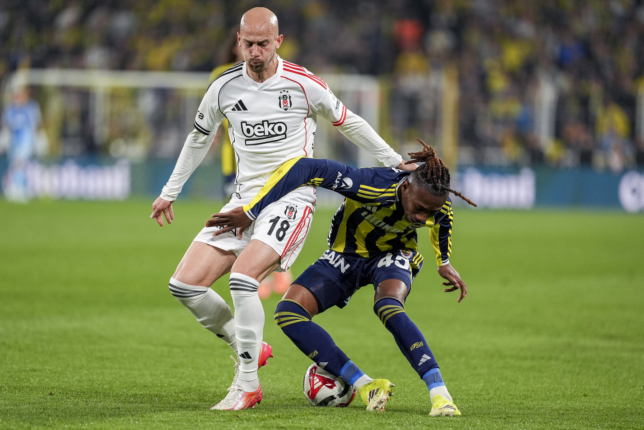 Spor yazarları Fenerbahçe-Beşiktaş maçını yorumladı: Galibiyet esas sorunu unutturmasın!