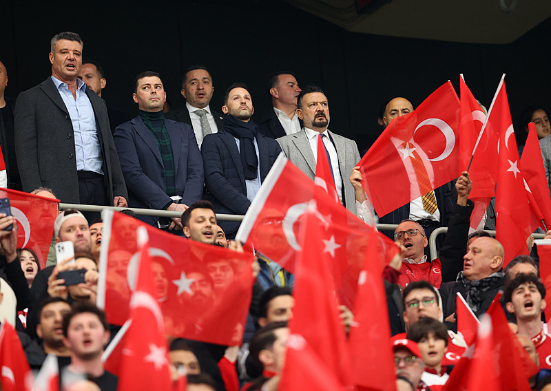 Fenerbahçe’de gelecek sezon için büyük ikilem! Transfer hedefleri belli ancak...