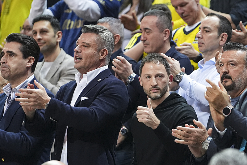 Fenerbahçe’de gelecek sezon için büyük ikilem! Transfer hedefleri belli ancak...