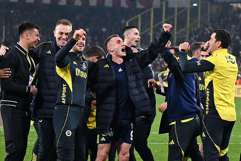 Fenerbahçe’den yıldız isme rekor bedel! Orta sahada revizyon planlanıyor