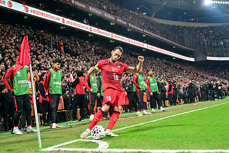 Galatasaray’da flaş Hakan Çalhanoğlu gelişmesi: İndirime gitmesi gerekecek