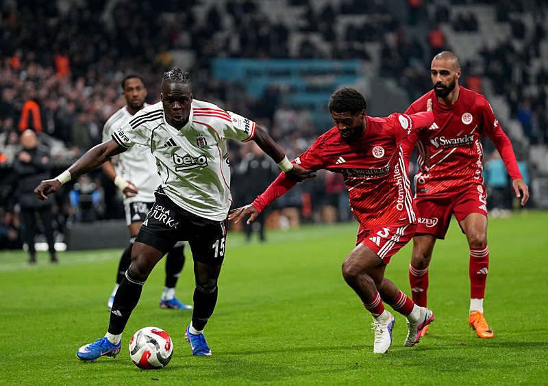 Spor yazarlarından Beşiktaş-Hesap.com Antalyaspor maçı yorumları!