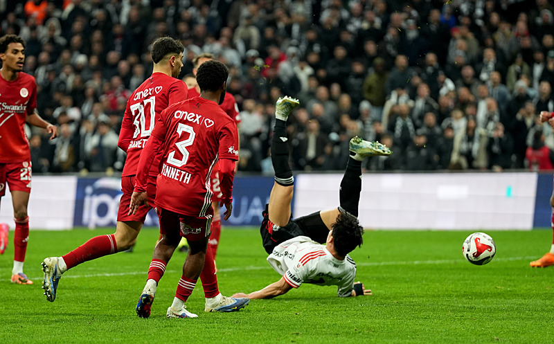 Spor yazarlarından Beşiktaş-Hesap.com Antalyaspor maçı yorumları!