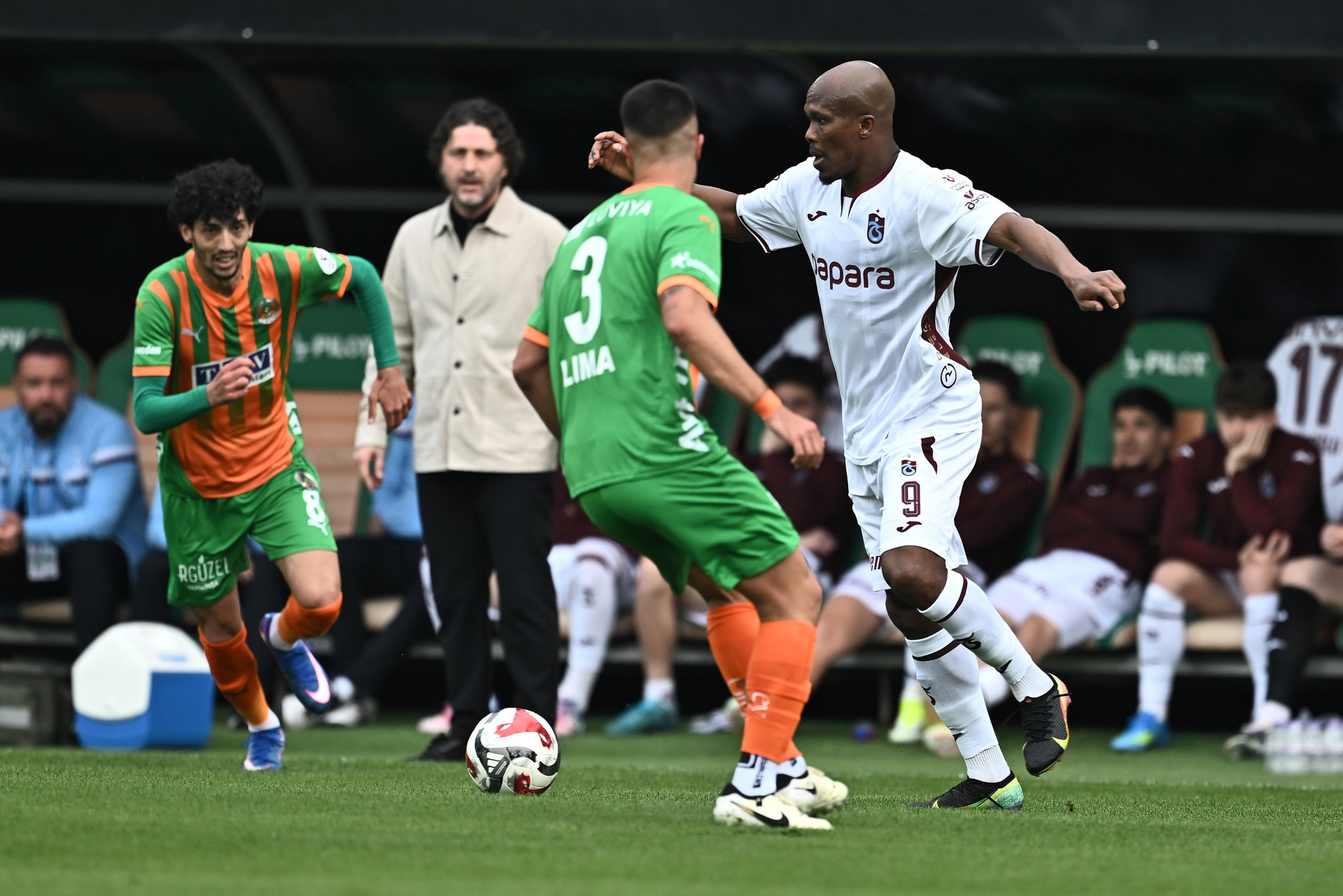 Spor yazarları Corendon Alanyaspor-Trabzonspor maçını değerlendirdi: Ancak bu kadar kötü maç yönetilebilirdi!