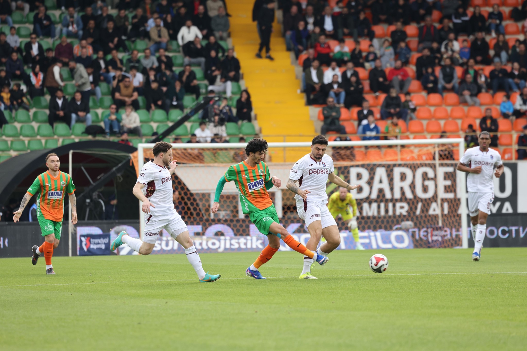 Spor yazarları Corendon Alanyaspor-Trabzonspor maçını değerlendirdi: Ancak bu kadar kötü maç yönetilebilirdi!