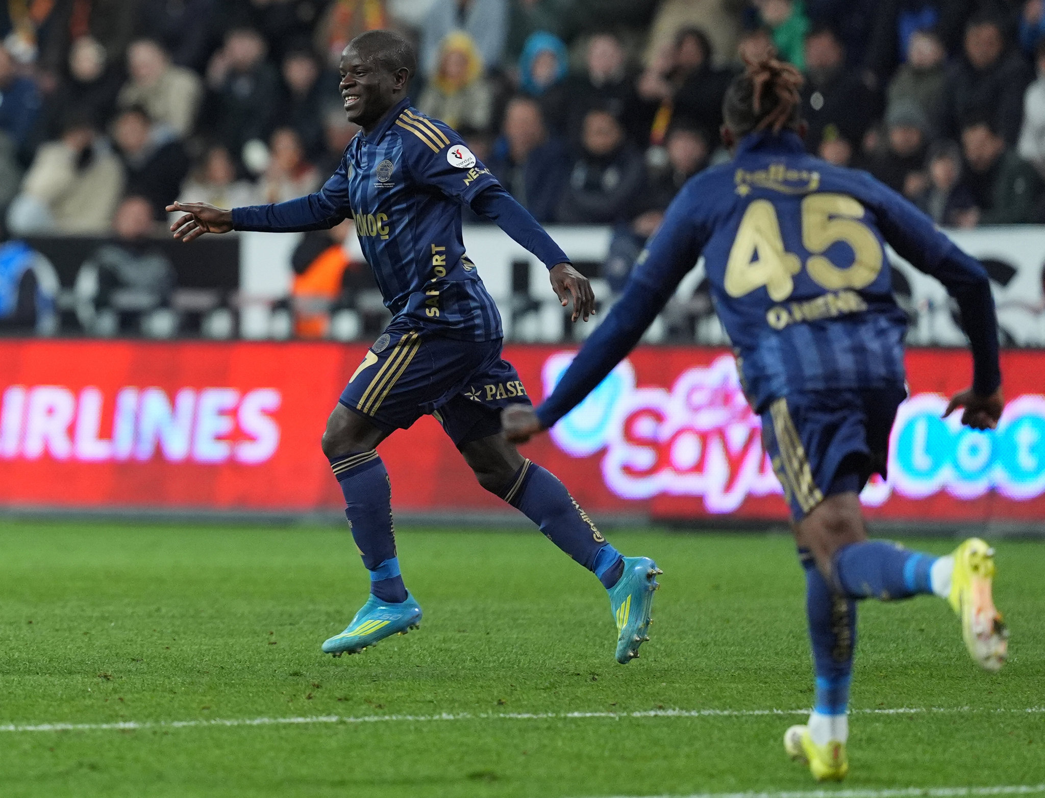 Spor yazarları, Zecorner Kayserispor-Fenerbahçe maçını yorumladı: Maçın kontrolü 2 Fransız’daydı!