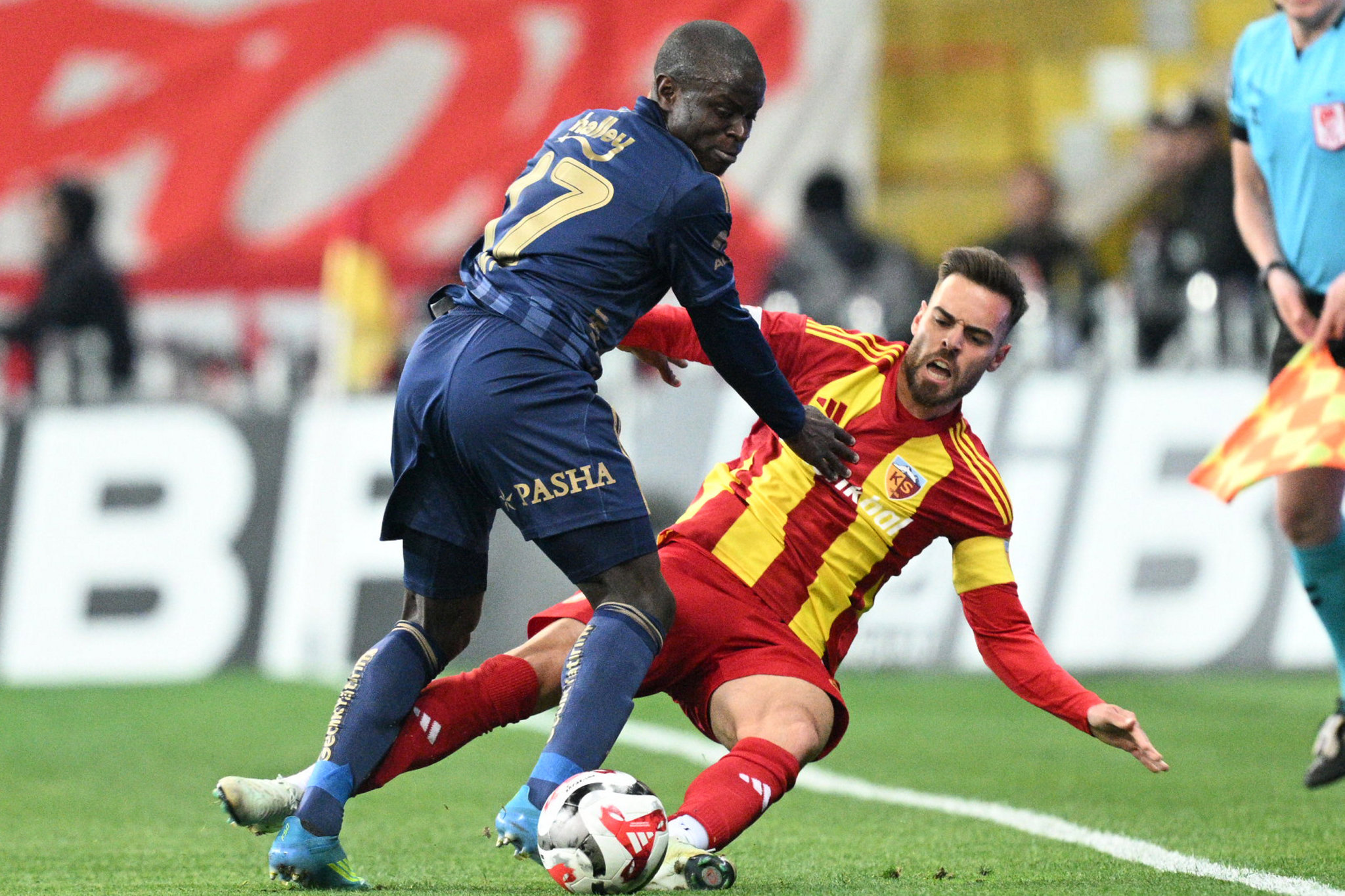 Spor yazarları, Zecorner Kayserispor-Fenerbahçe maçını yorumladı: Maçın kontrolü 2 Fransız’daydı!