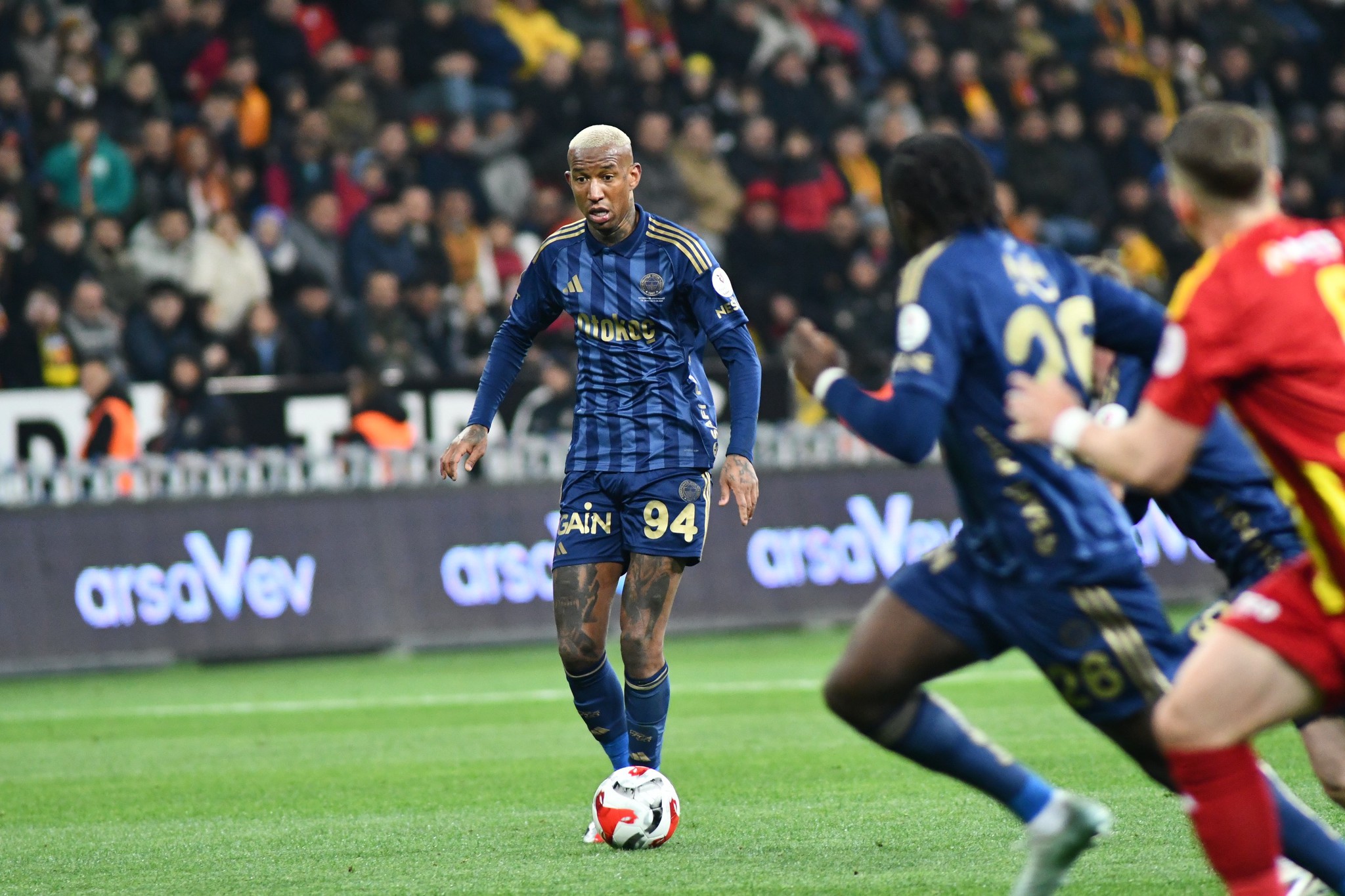 Spor yazarları, Zecorner Kayserispor-Fenerbahçe maçını yorumladı: Maçın kontrolü 2 Fransız’daydı!