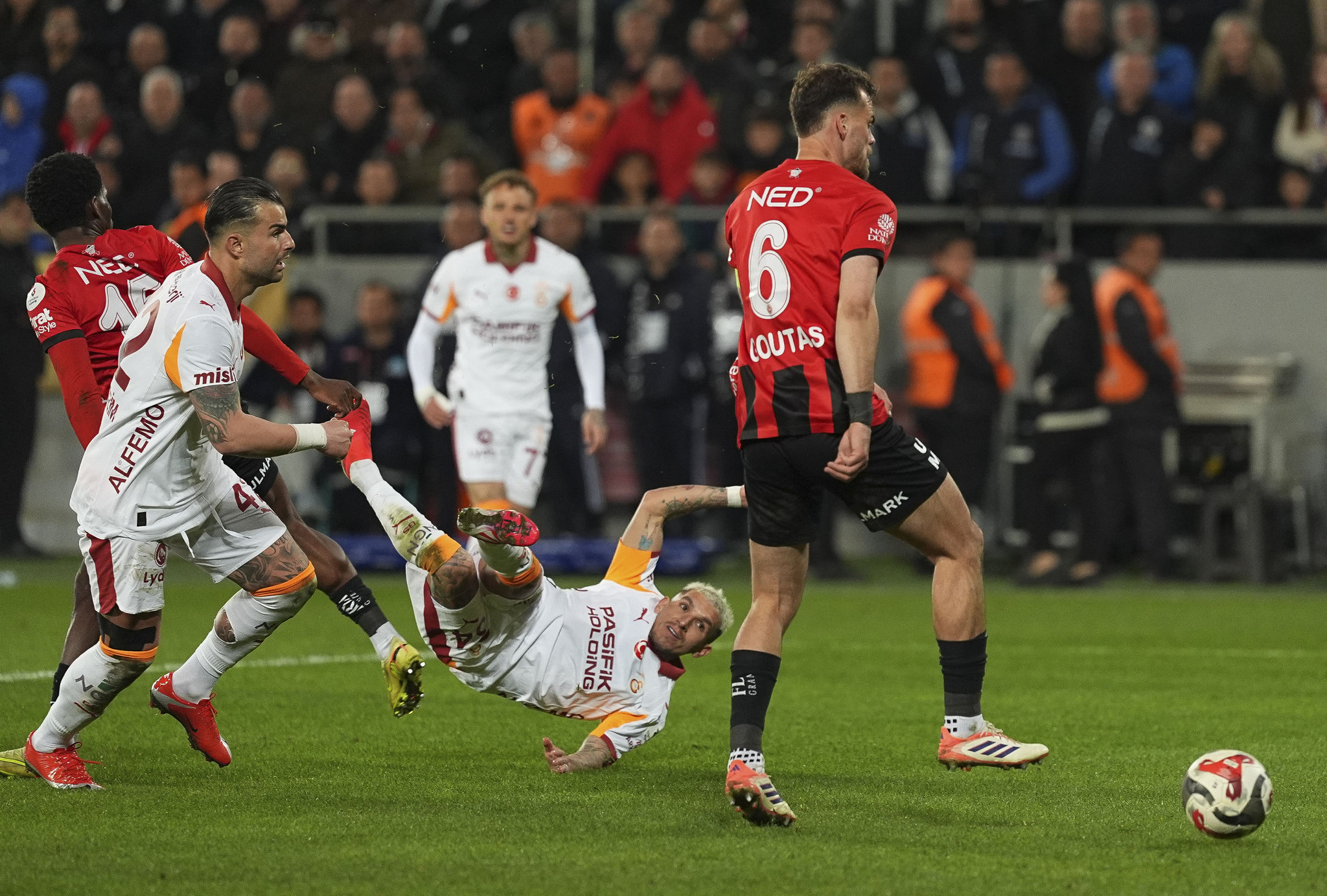 Spor yazarları Natura Dünyası Gençlerbirliği-Galatasaray maçını yorumladı!