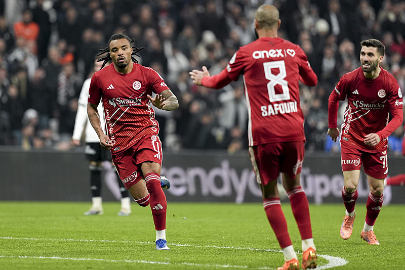 Yapay zeka Süper Lig’de şampiyonluk oranlarını açıkladı!