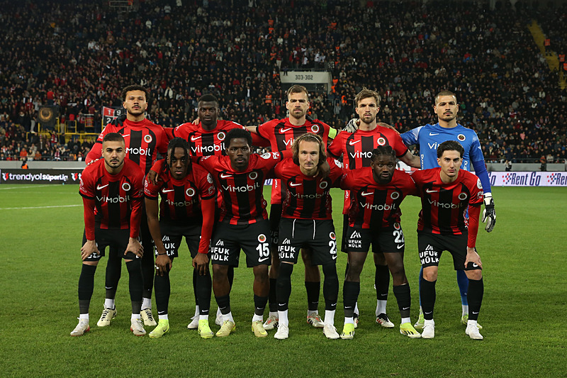 Yapay zeka Süper Lig’de şampiyonluk oranlarını açıkladı!