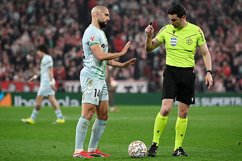 Fenerbahçe’ye Sofyan Amrabat şoku!