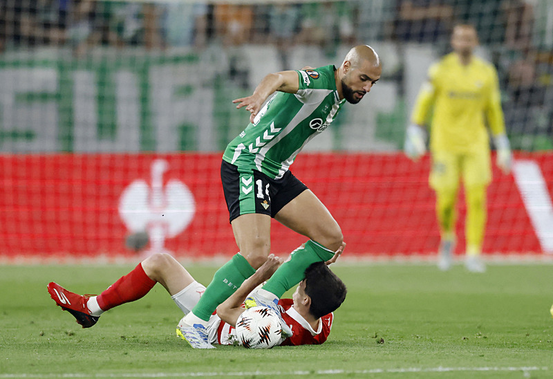 Fenerbahçe’ye Sofyan Amrabat şoku!