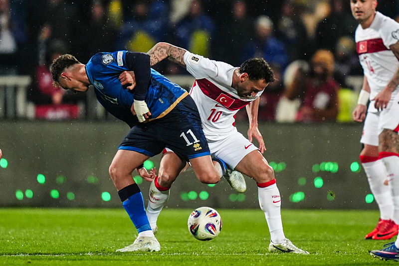 Hakan Çalhanoğlu geleceğiyle ilgili kararını verdi! Galatasaray’a geleceği iddia ediliyordu