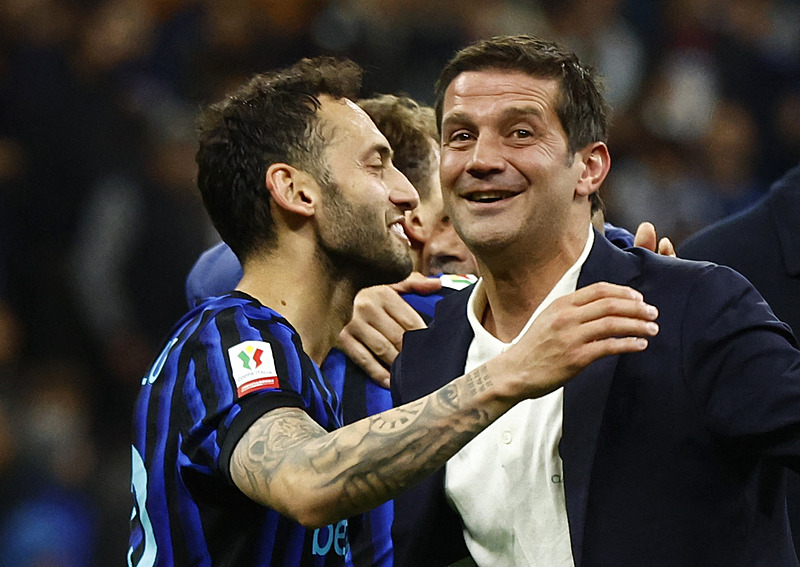 Hakan Çalhanoğlu geleceğiyle ilgili kararını verdi! Galatasaray’a geleceği iddia ediliyordu