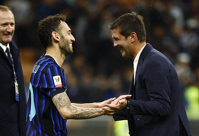 Hakan Çalhanoğlu geleceğiyle ilgili kararını verdi! Galatasaray’a geleceği iddia ediliyordu