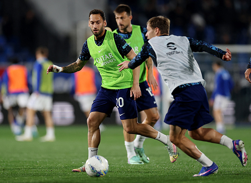 Hakan Çalhanoğlu geleceğiyle ilgili kararını verdi! Galatasaray’a geleceği iddia ediliyordu