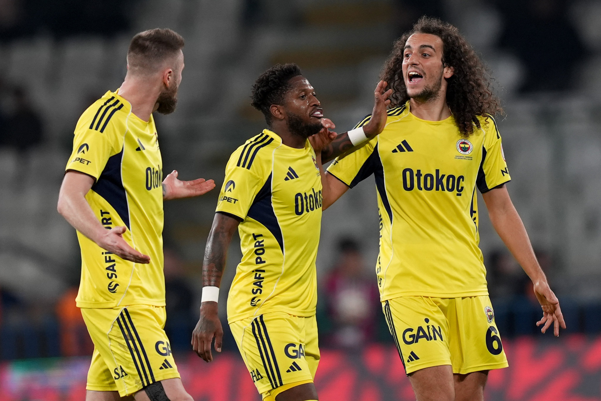 Usta yazarlardan flaş hakem eleştirisi! Bu pozisyona VAR karışamaz!