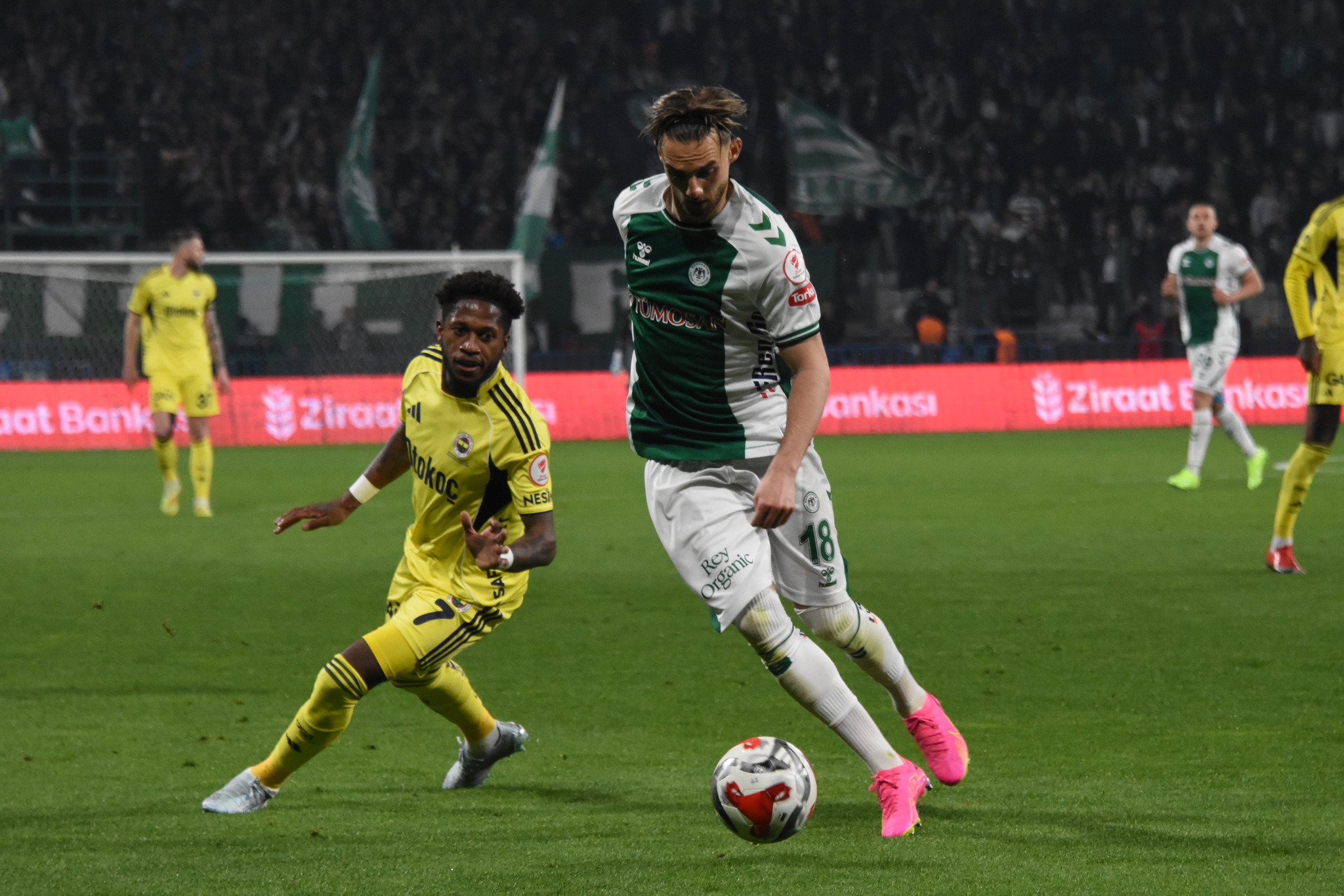 Usta yazarlardan flaş hakem eleştirisi! Bu pozisyona VAR karışamaz!