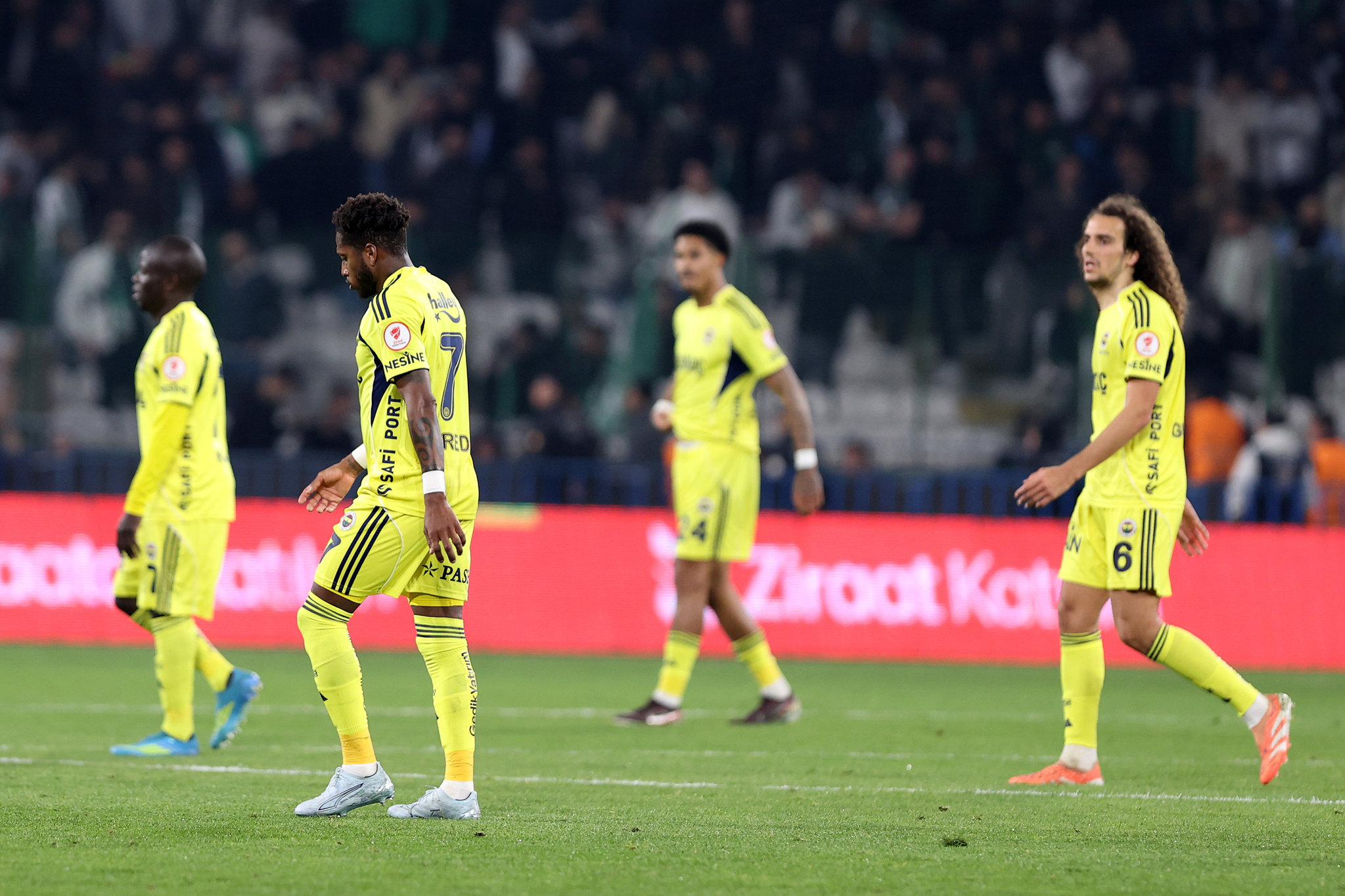 Usta yazarlardan flaş hakem eleştirisi! Bu pozisyona VAR karışamaz!