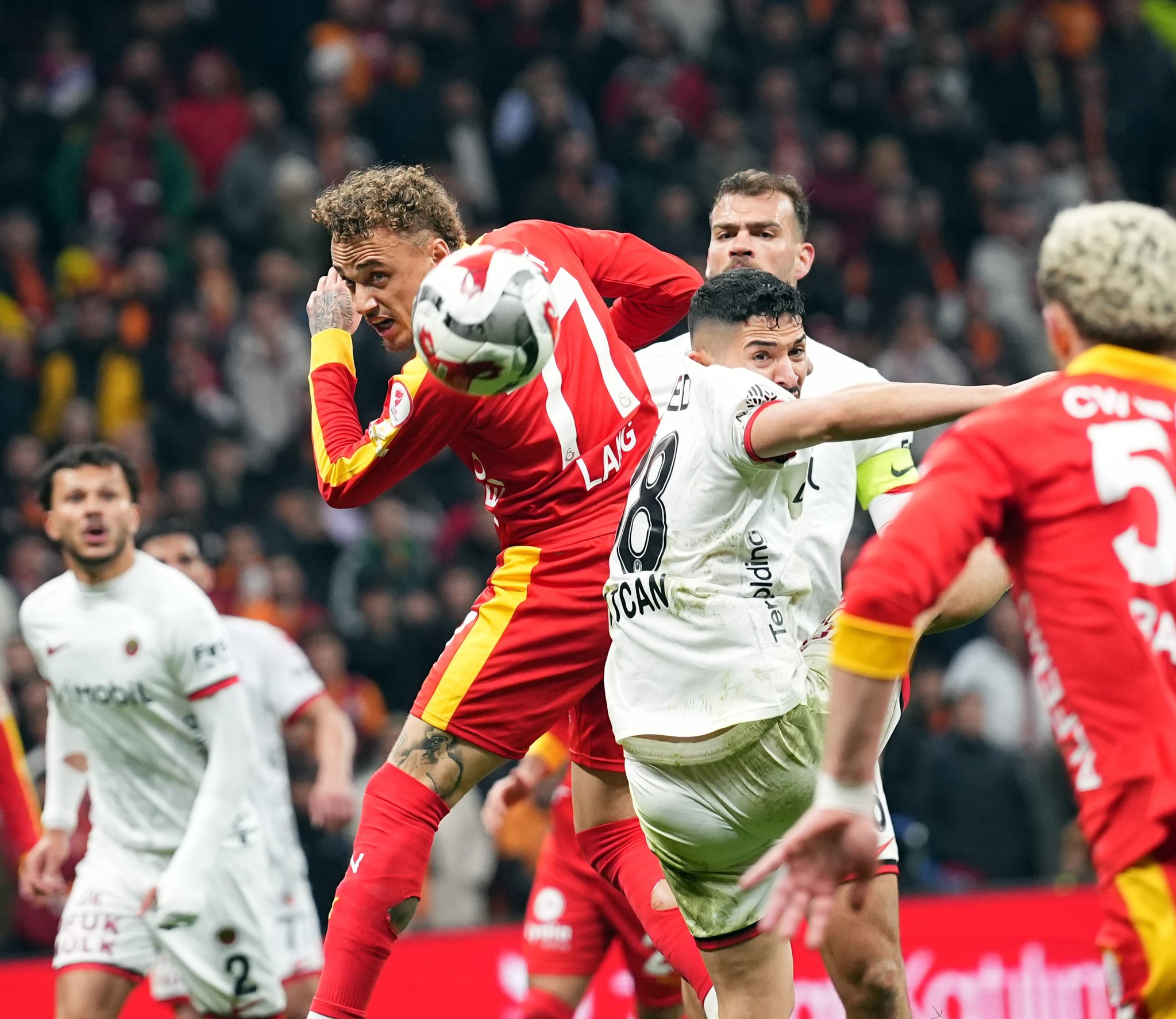 Spor yazarları Galatasaray-Natura Dünyası Gençlerbirliği maçını yorumladı!