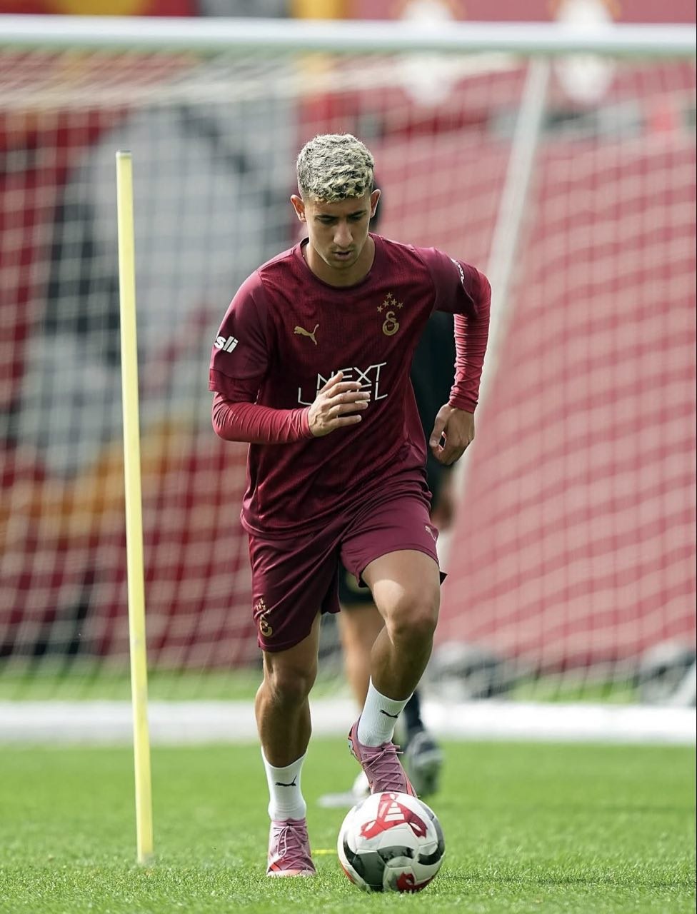 Galatasaray’dan Fenerbahçe’ye flaş transfer!