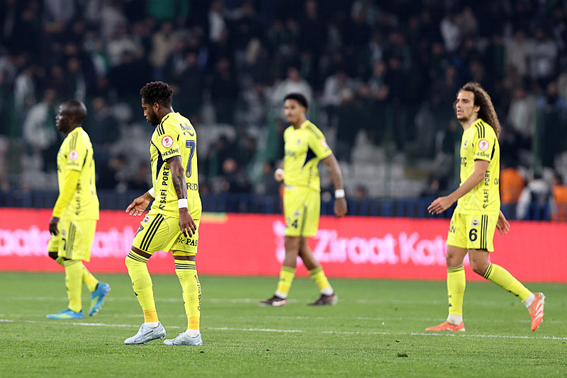 Galatasaray’dan Fenerbahçe’ye flaş transfer!