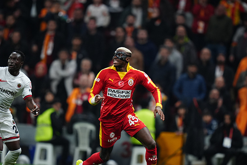 FIFA menajerinden Osimhen sözleri: Transferi çok gerçekçi!