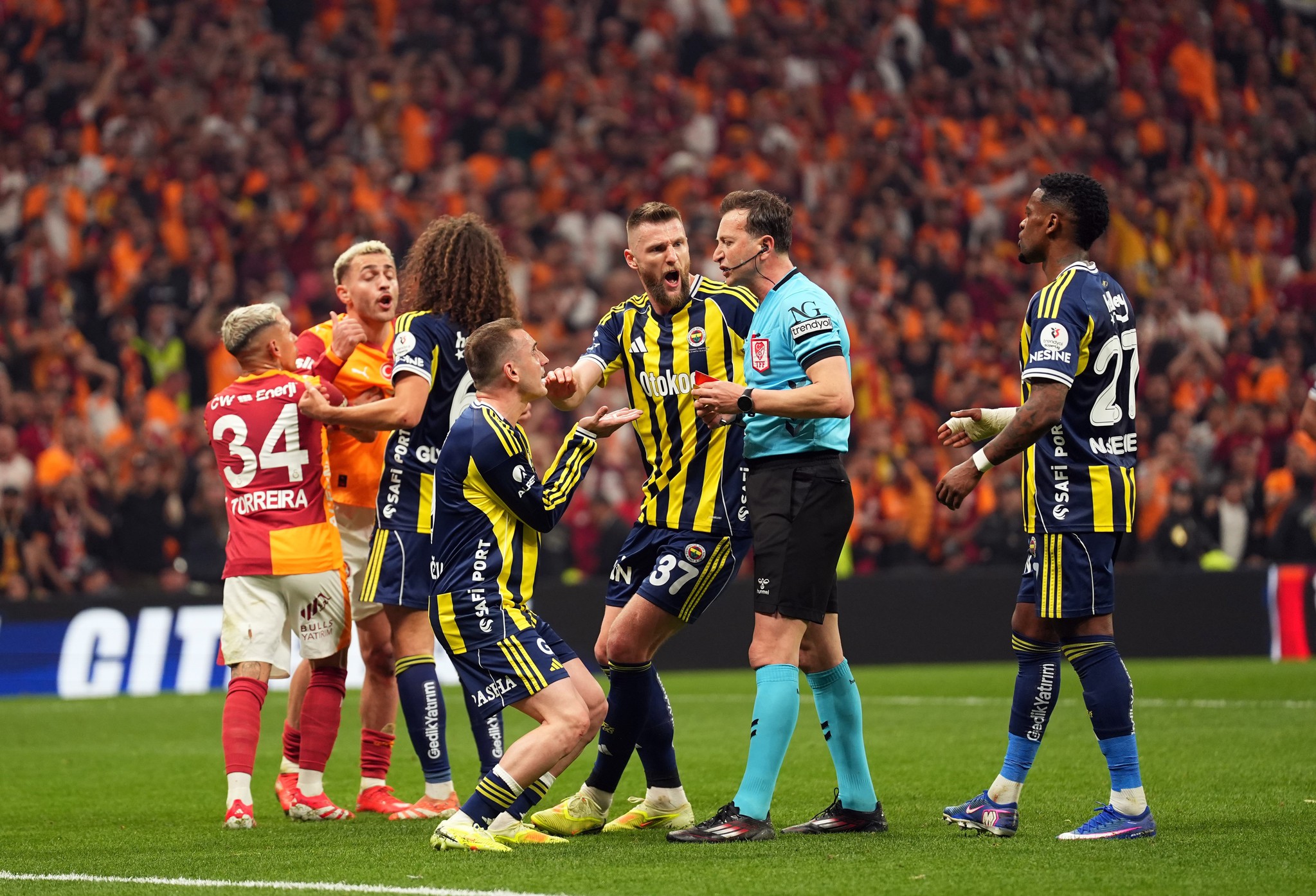 Spor yazarları Galatasaray-Fenerbahçe derbisini değerlendirdi