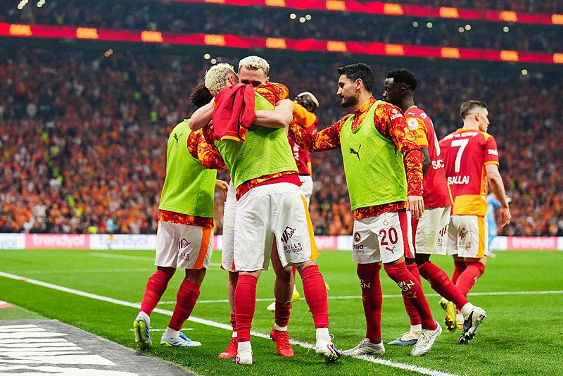 Galatasaray ve Beşiktaş arasında transferde orta saha rekabeti!