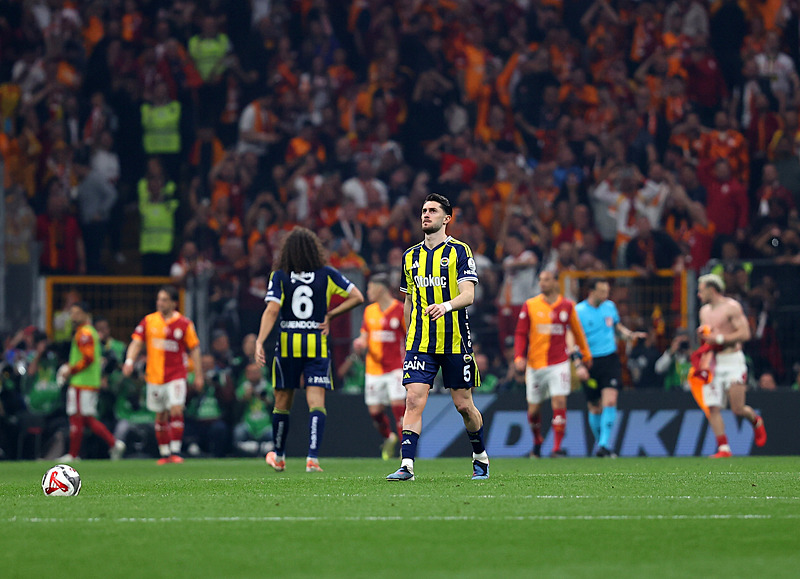 Fenerbahçe’de yıldız isime Roma kancası!