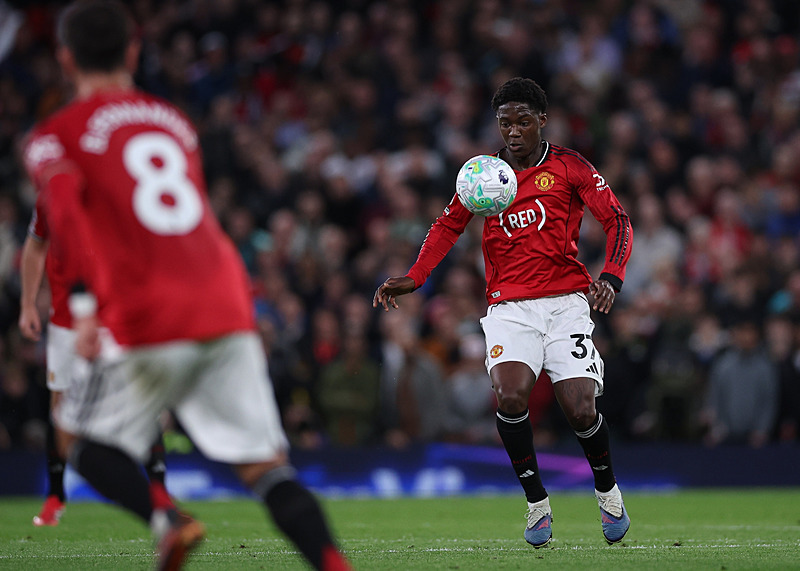 Beşiktaş ve Fenerbahçe’nin gündemindeydi! Kobbie Mainoo’dan 5 yıllık imza