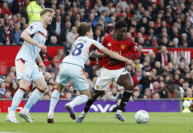 Beşiktaş ve Fenerbahçe’nin gündemindeydi! Kobbie Mainoo’dan 5 yıllık imza