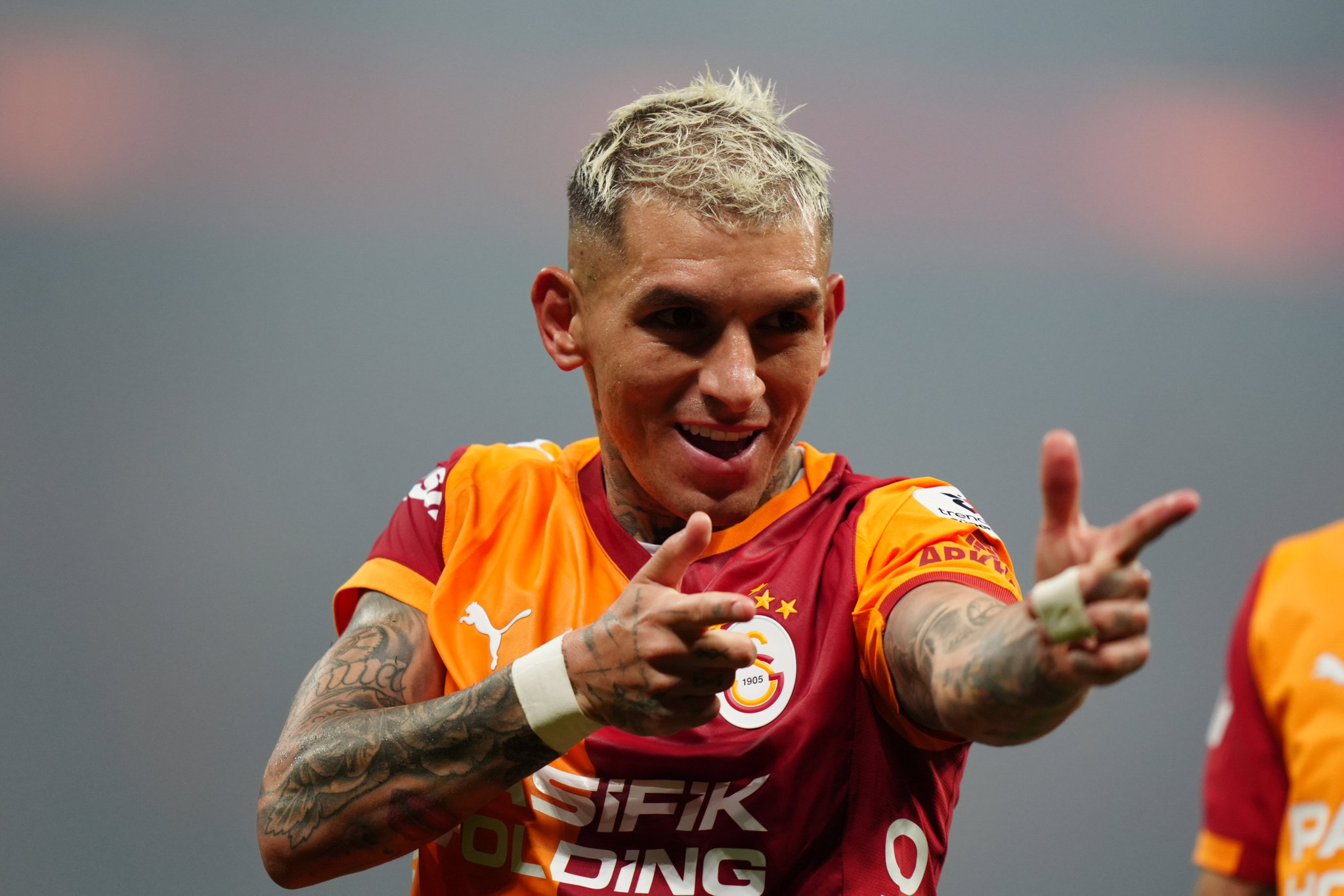 Galatasaray’da Lucas Torreira ayrılırsa Raphael Onyedika  transferi an meselesi