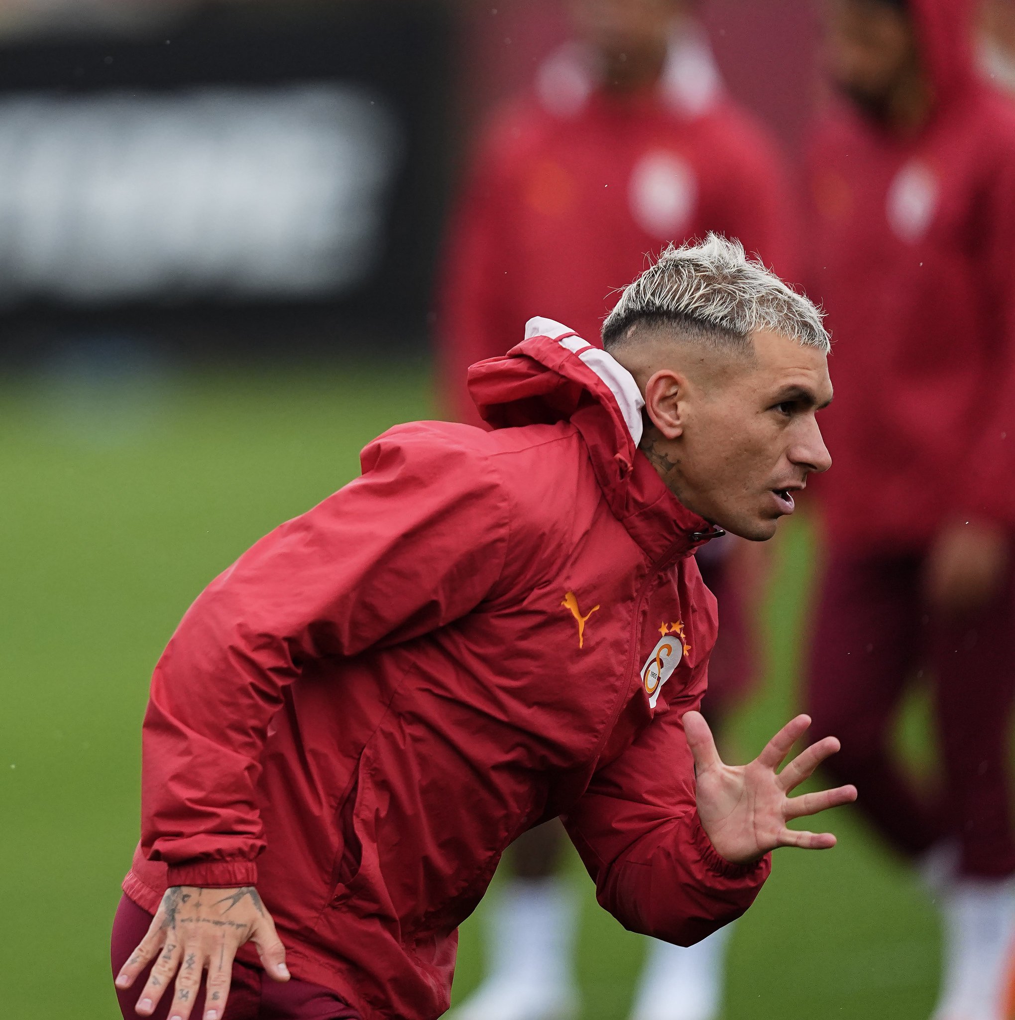 Galatasaray’da Lucas Torreira ayrılırsa Raphael Onyedika  transferi an meselesi