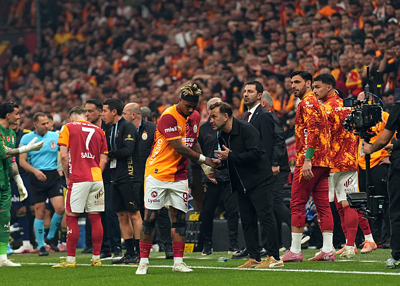 Galatasaray’da Okan Buruk’tan öğrencilerine şampiyonluk uyarısı!